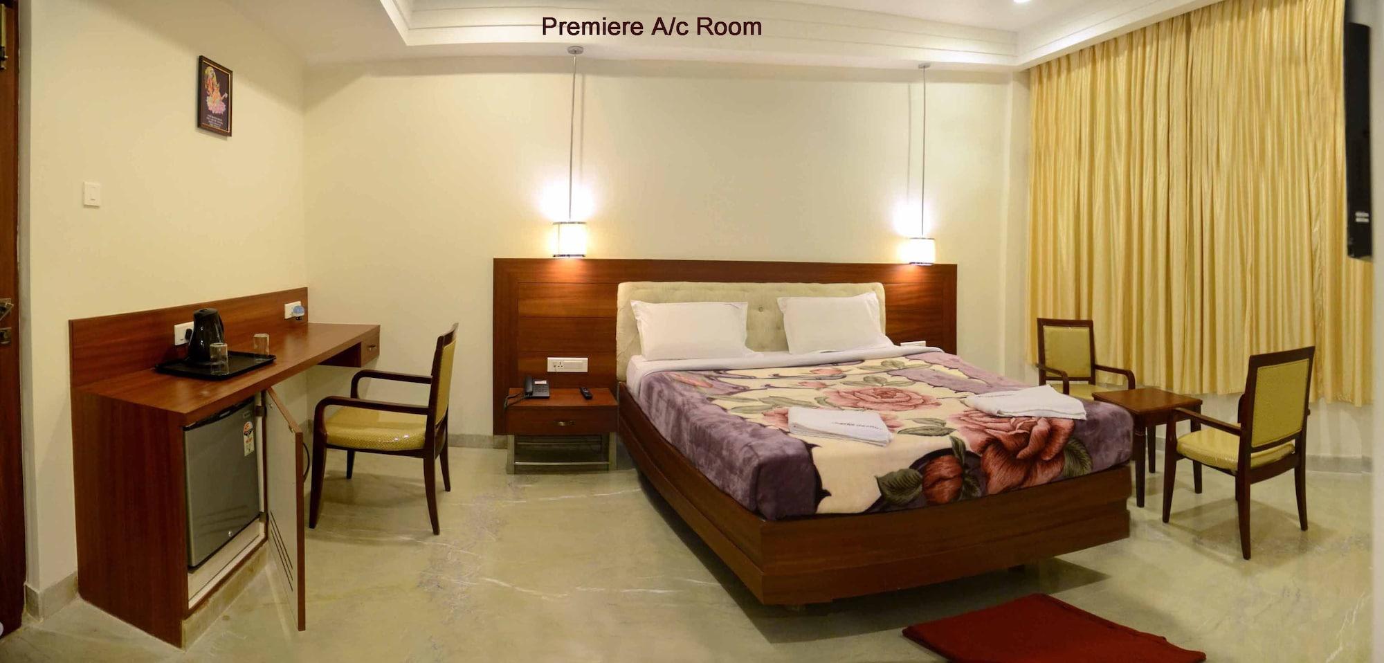 Raya's Grand Hotel Kumbakonam Bagian luar foto