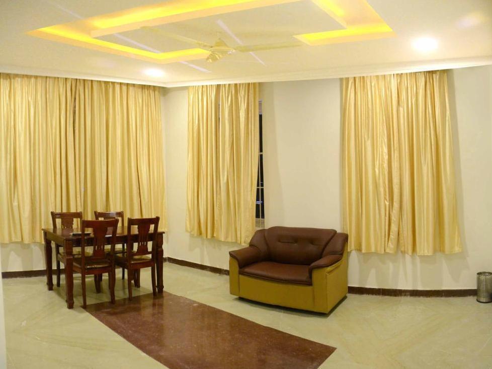 Raya's Grand Hotel Kumbakonam Bagian luar foto