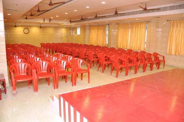 Raya's Grand Hotel Kumbakonam Bagian luar foto