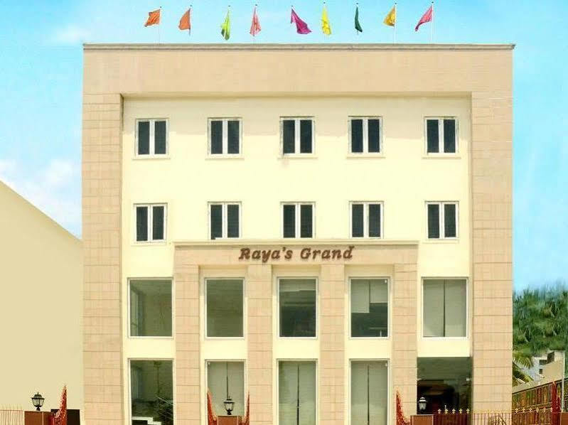 Raya's Grand Hotel Kumbakonam Bagian luar foto