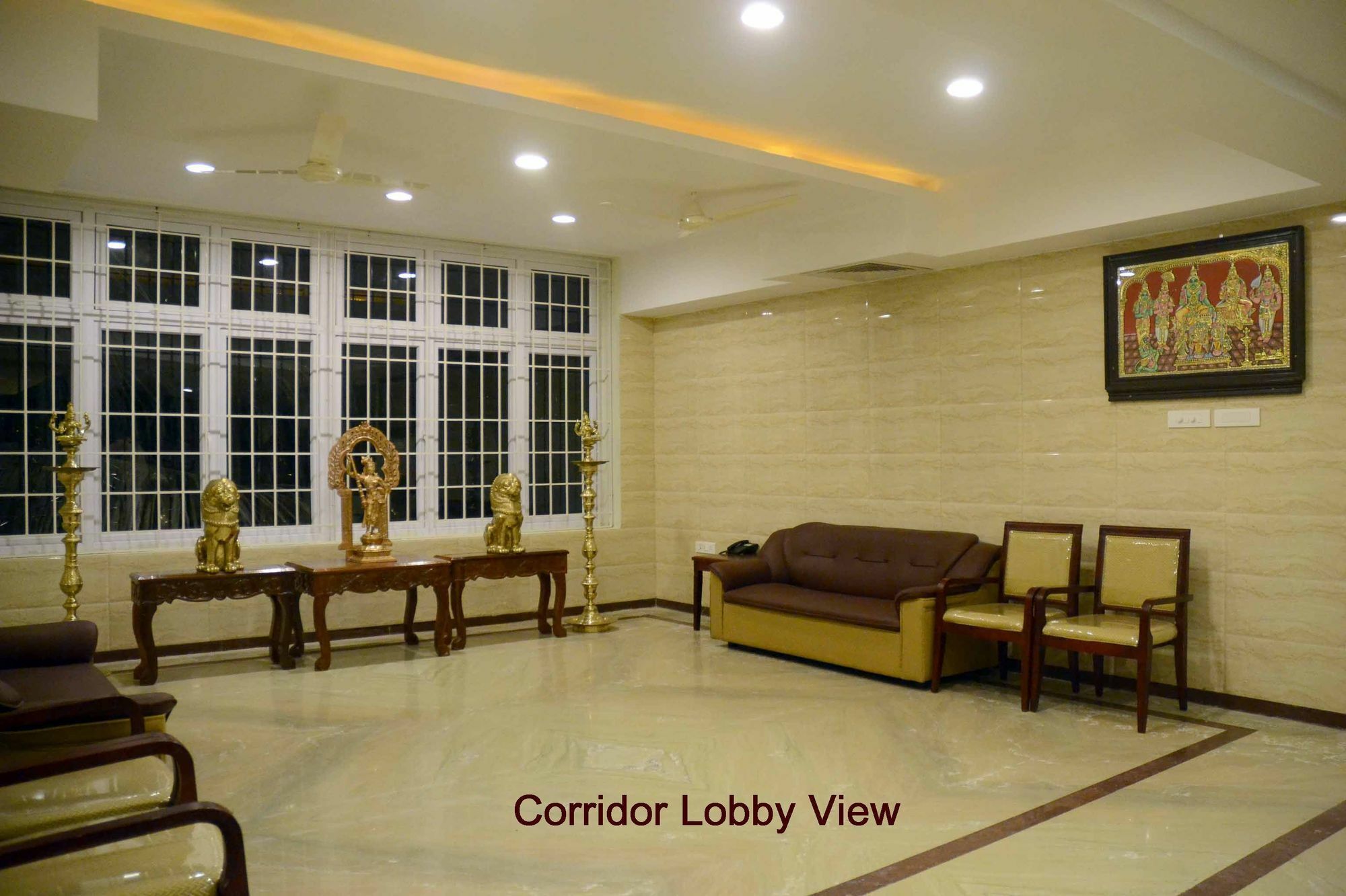 Raya's Grand Hotel Kumbakonam Bagian luar foto